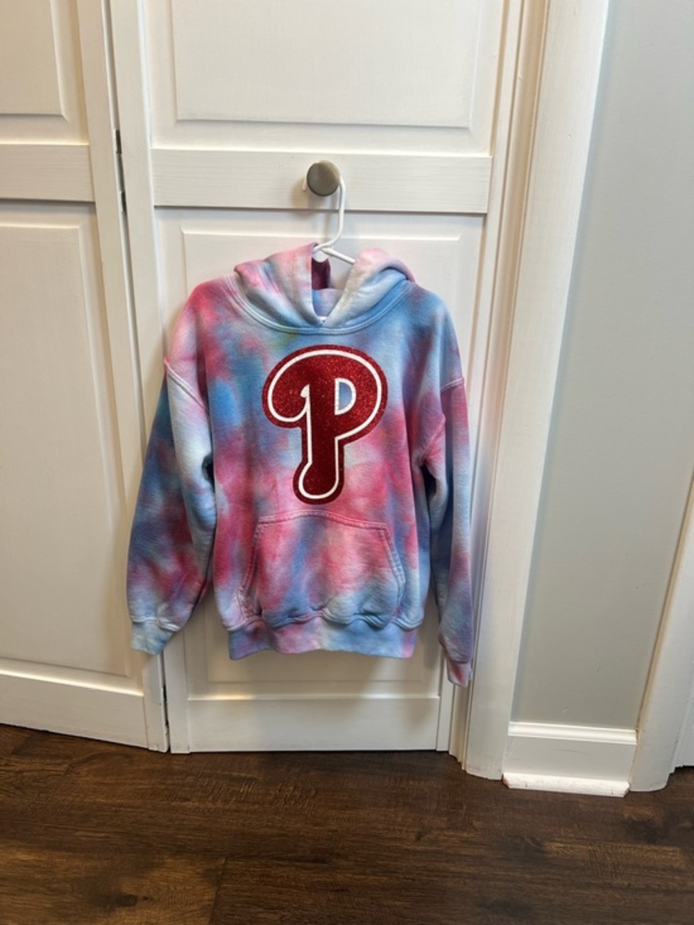 Gildan Kids Tie-Dye Hoodie with Philadelphia Phillies Patch Size Small